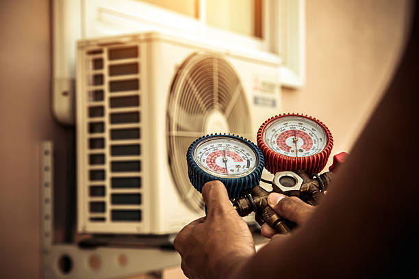 Professional Emergency Hvac technician working in Bayport, NY